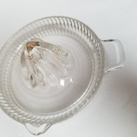 Vintage Clear Ribbed Glass Juicer Reamer 6" x 5.5" Citrus L9 - Picture 4 of 11
